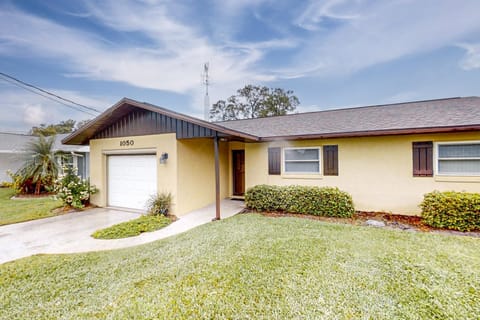 Property building, Day, Garden