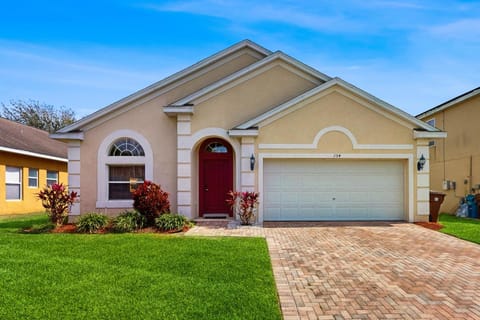 Property building, Spring, Day, Garden