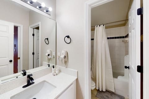 Shower, Toilet, Bathroom, Bath