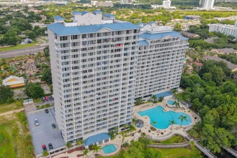 Property building, Day, Bird's eye view, Swimming pool, Parking