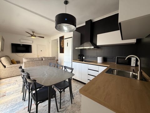 Kitchen or kitchenette, Living room