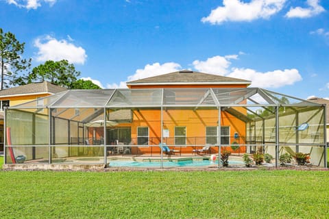 Property building, Patio, Day, Swimming pool