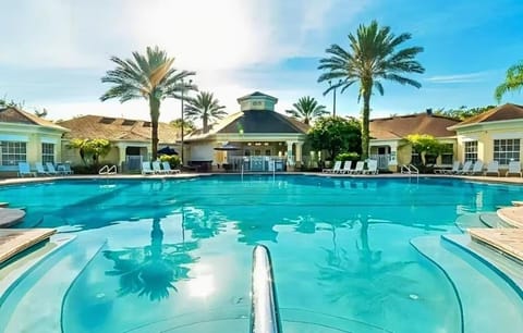 Property building, Day, Pool view, Swimming pool, sunbed