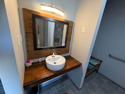 Germantown Inn & Lounge Inn in Hermann