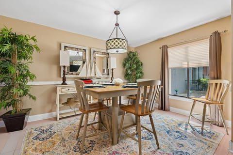 Seating area, Dining area