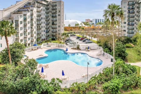 Property building, Day, Pool view, Swimming pool, Swimming pool, sunbed
