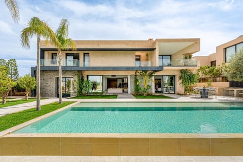 Patio, Day, Garden, Garden view, Pool view, Swimming pool, sunbed