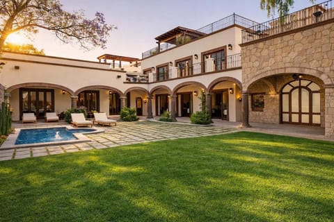 Property building, Patio, Garden, Garden view, Pool view, Swimming pool, Inner courtyard view