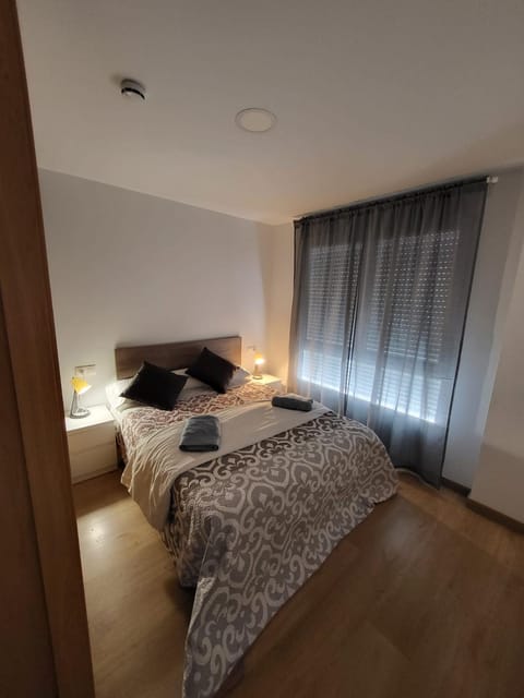 Bedroom, towels
