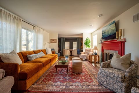 Living room, Seating area