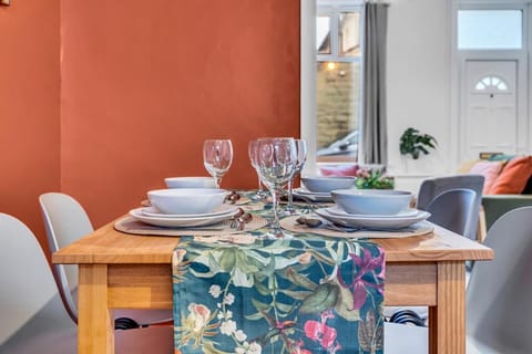 Colne Burnley Nelson Newly Renovated Sleeps 3 House in Burnley