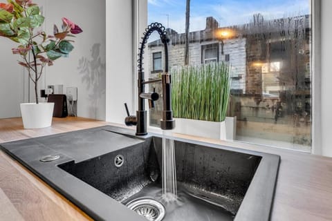 Colne Burnley Nelson Newly Renovated Sleeps 3 House in Burnley