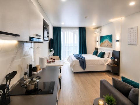 Bed, TV and multimedia, Kitchen or kitchenette, Photo of the whole room