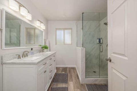 Private Riverfront Estate with Kayaks & Views House in Post Falls