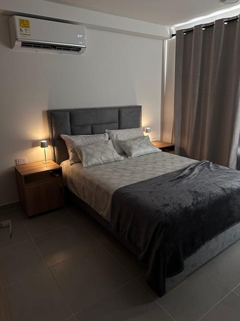 Bed, Photo of the whole room, Bedroom, air conditioner