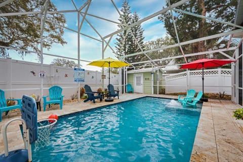 Patio, Day, Pool view, Swimming pool, sunbed