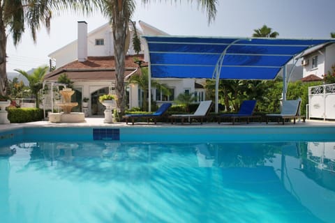 Property building, Day, Garden, Pool view, Swimming pool, sunbed