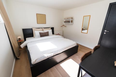 Bed, Photo of the whole room, Bedroom, wardrobe