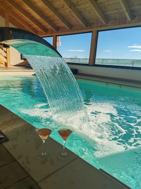 Day, Pool view