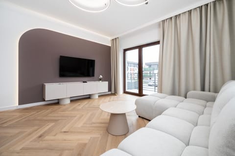 TV and multimedia, Living room, Seating area, Evening entertainment