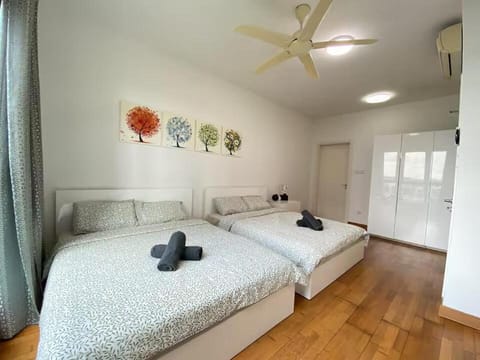 Photo of the whole room, Bedroom