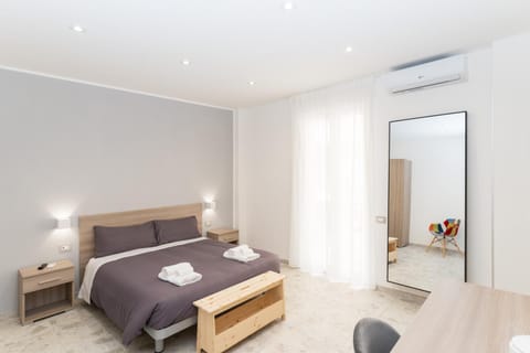 Bed, Photo of the whole room, Bedroom, air conditioner