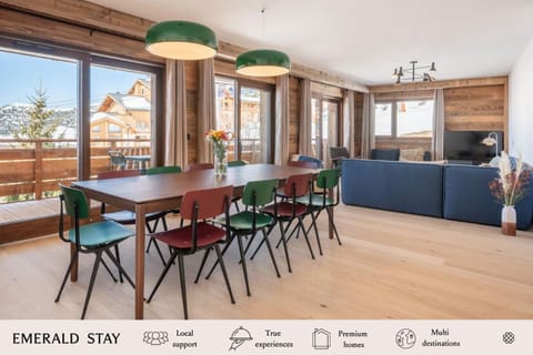 Kitchen or kitchenette, Seating area, Dining area