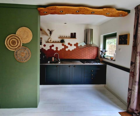 Coffee/tea facilities, Kitchen or kitchenette, microwave, stove, stove, toaster, kitchen, kitchen