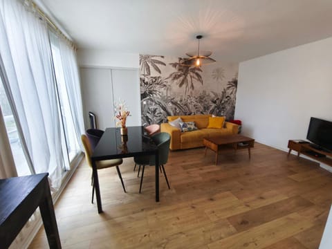 Communal lounge/ TV room, Living room, Seating area