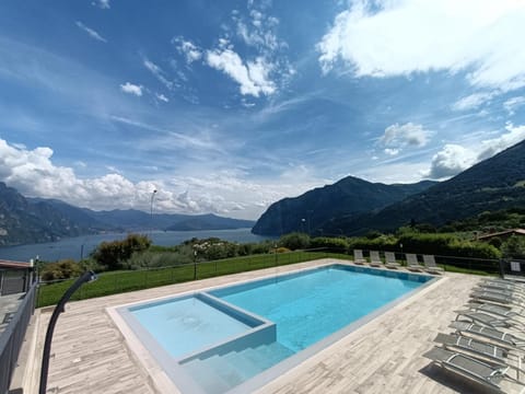 Day, Natural landscape, Mountain view, Pool view, Swimming pool, sunbed