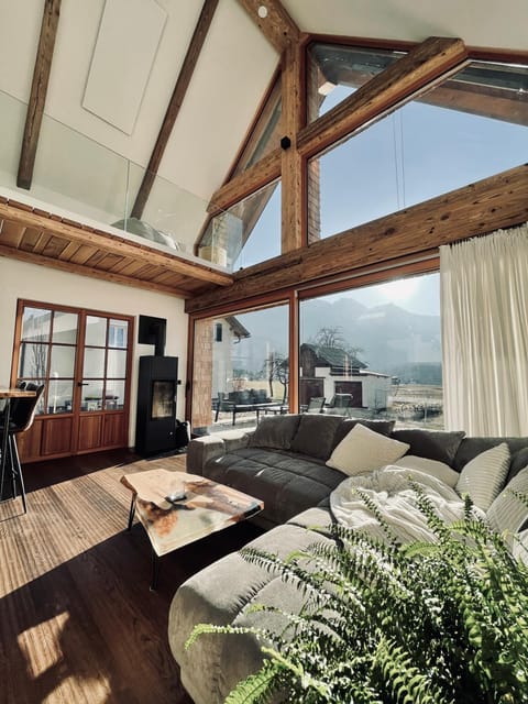 Natural landscape, View (from property/room), Balcony/Terrace, Living room, Seating area, Mountain view