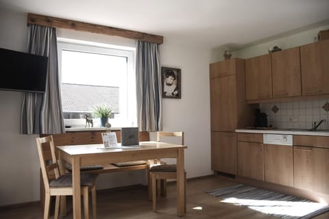 Kitchen or kitchenette, Living room, Dining area, Communal kitchen