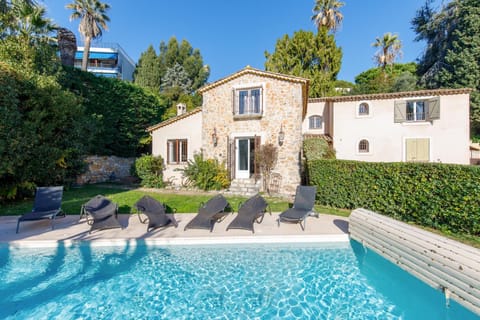 Property building, Swimming pool, sunbed