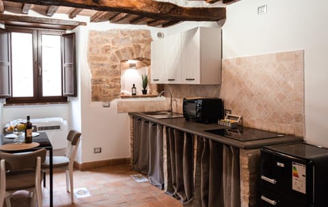 Kitchen or kitchenette, Dining area, stove
