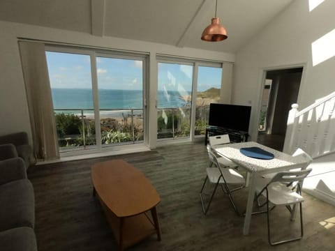 The Rattles beautiful ocean views from tranquil holiday home Apartment in Woolacombe