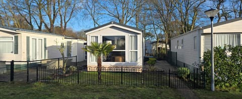 Property building, Facade/entrance, Off site