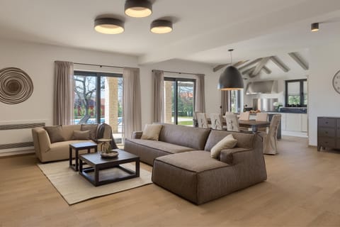 Communal lounge/ TV room, Living room, Seating area, Dining area, kitchen