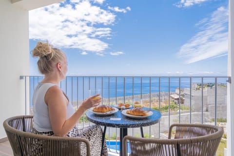 Balcony/Terrace, Sea view, Swimming pool, Breakfast, Non alcoholic drinks