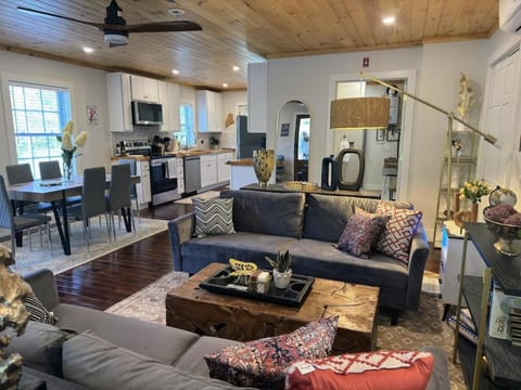 TV and multimedia, Kitchen or kitchenette, Living room, Dining area