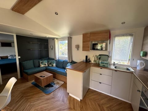 TV and multimedia, Living room, Seating area, Dining area, pet friendly, stove