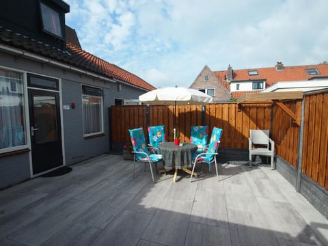 Property building, Day, Balcony/Terrace, Balcony/Terrace
