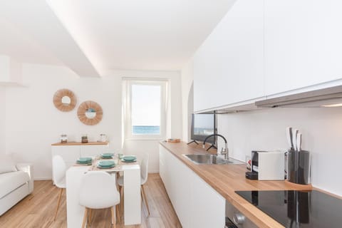 Coffee/tea facilities, Kitchen or kitchenette, Living room, Dining area, toaster