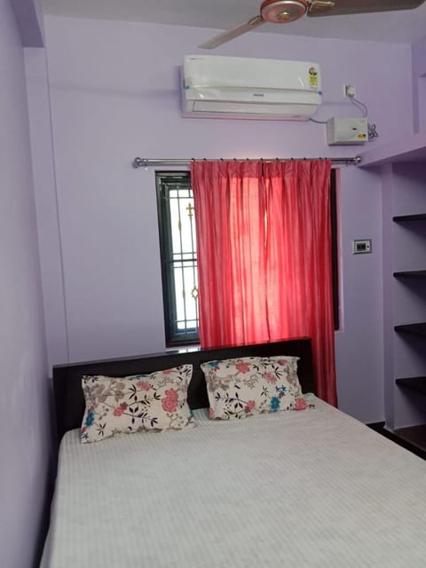 Bedroom, air conditioner
