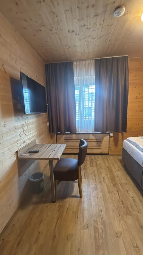 TV and multimedia, Photo of the whole room, Seating area, Bedroom