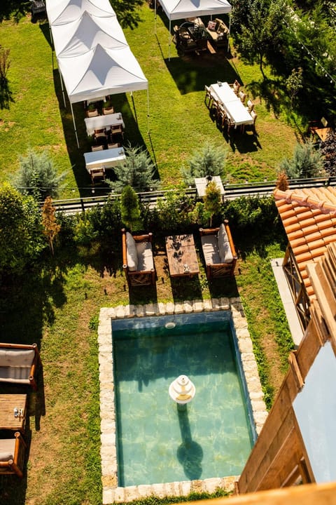Property building, Day, Garden, Garden view