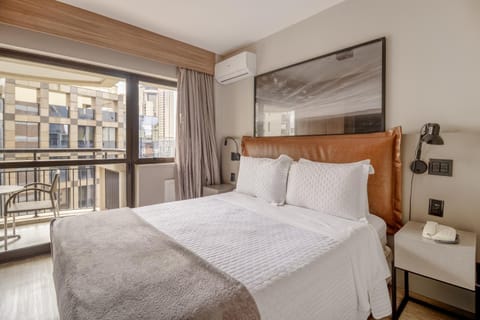 Bed, TV and multimedia, Photo of the whole room, Bedroom, air conditioner