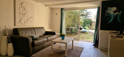 Living room, Garden view