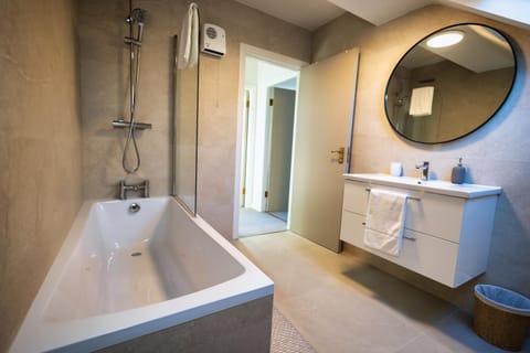 Shower, Bathroom, Bath, towels