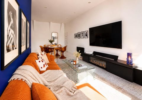 Communal lounge/ TV room, TV and multimedia, Living room, Seating area