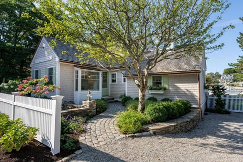 River Cottage - 2 Bedroom 1.5 Bath Waterfront Home House in Dock Square
